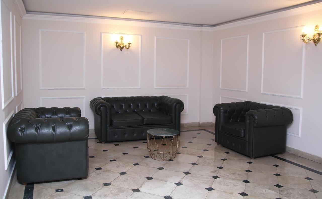 Parilament On Rustaveli 4 Rooms Tbilissi Extérieur photo