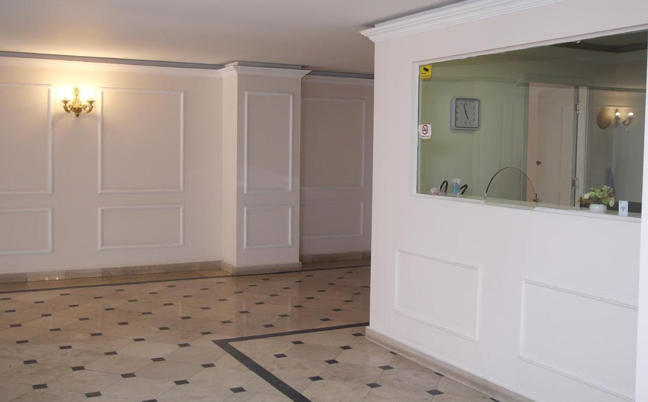 Parilament On Rustaveli 4 Rooms Tbilissi Extérieur photo