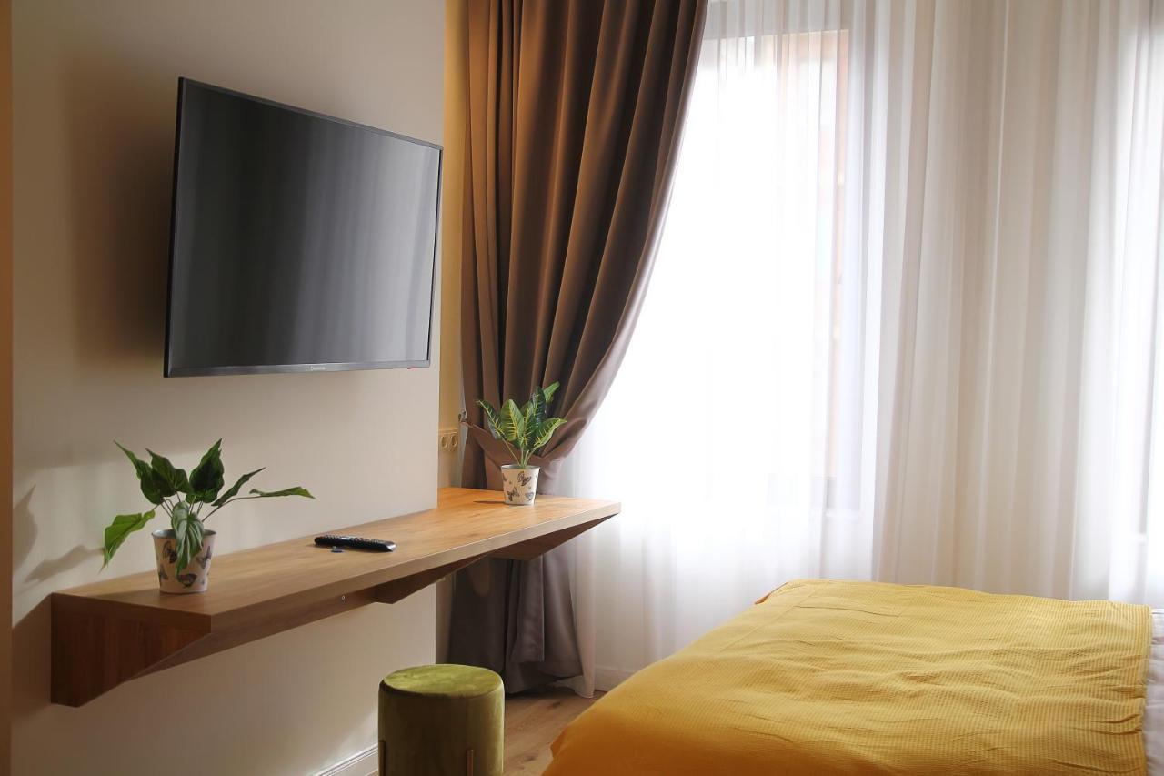 Parilament On Rustaveli 4 Rooms Tbilissi Extérieur photo