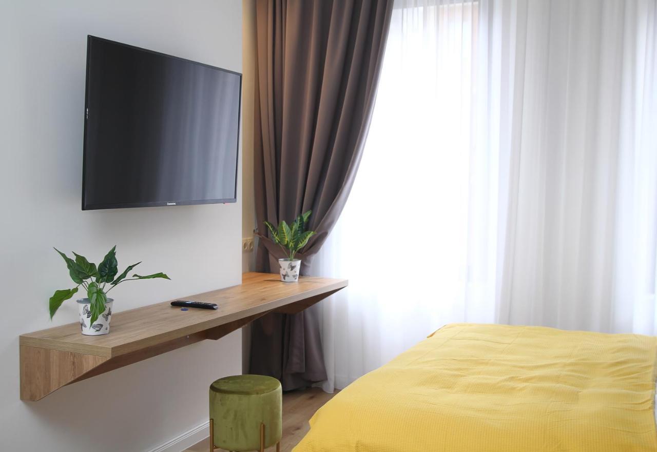 Parilament On Rustaveli 4 Rooms Tbilissi Extérieur photo